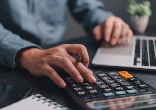 How to keep live online entertainment inside a weekly budget